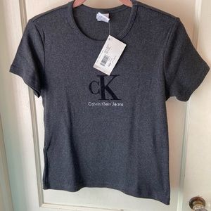 NWT Calvin Klein Jeans Women’s Short Sleeve Cropped Logo Tee Shirt
